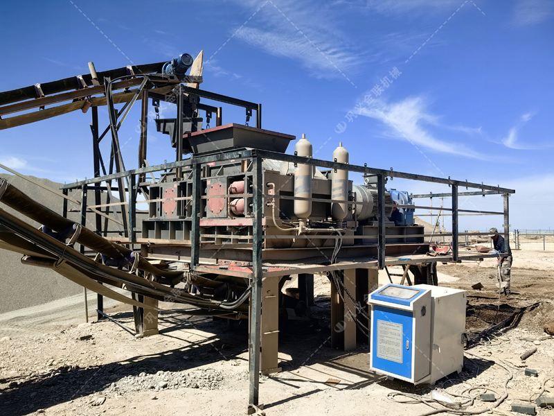 大型液壓對輥制砂機(jī)規(guī)格型號及技術(shù)參數(shù)簡介 大型液壓對輥制砂機(jī)規(guī)格型號及技術(shù)參數(shù)簡介